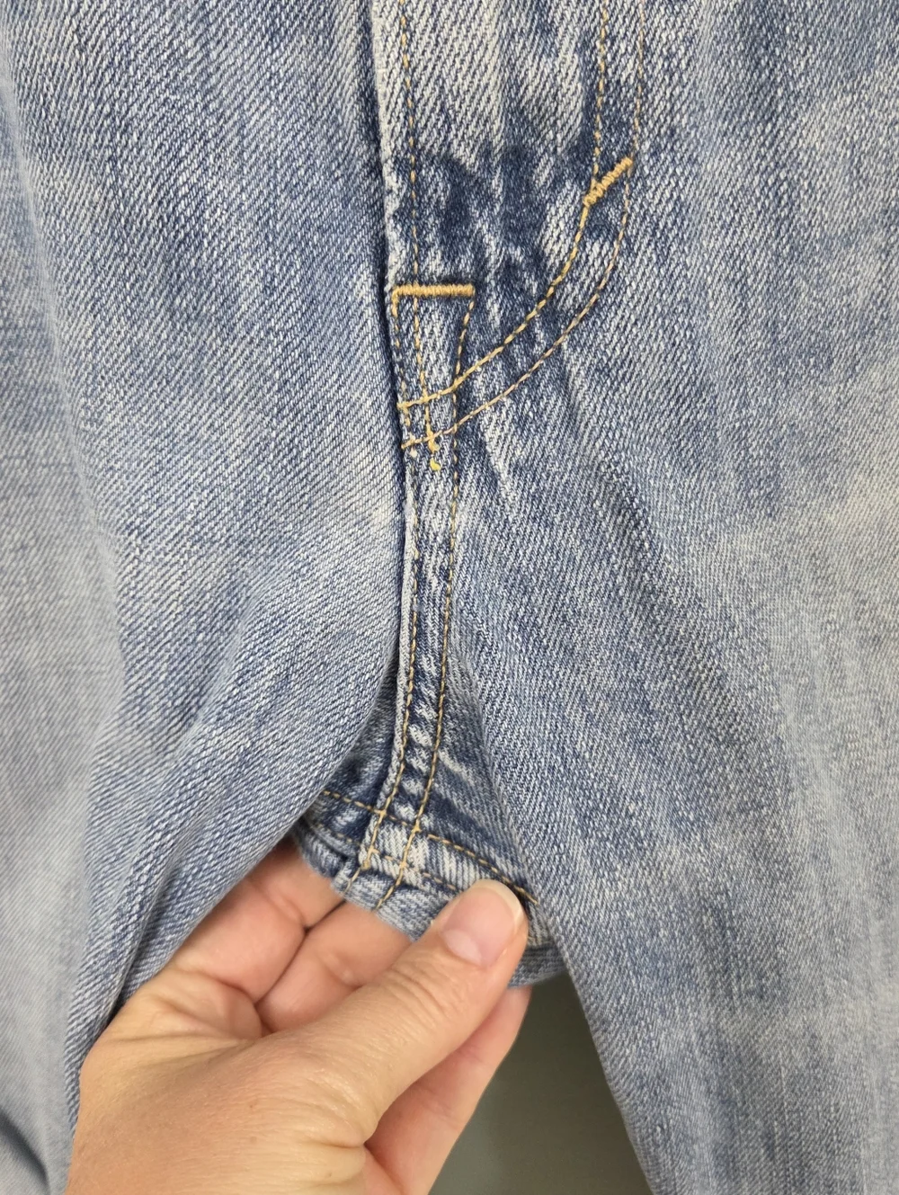 American Eagle Outfitters Mens Relaxed Straight Distressed Mens Jeans Size 33x30
